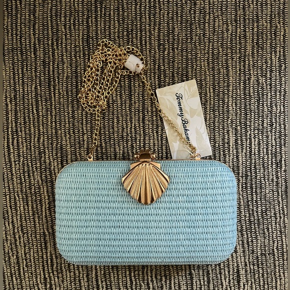 Tommy Bahama Handbags - Tommy Bahama Light Blue Woven Shell Clasp Crossbody Bag with detachable chain